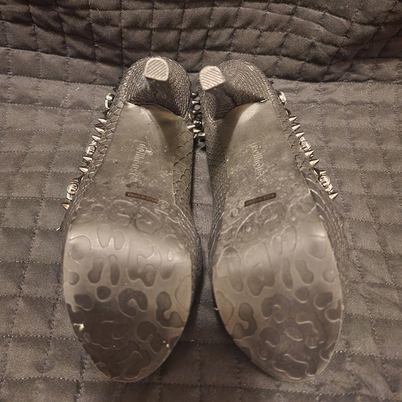 Size 8, open toe stilettos, black with spikes - Picture 3 of 5